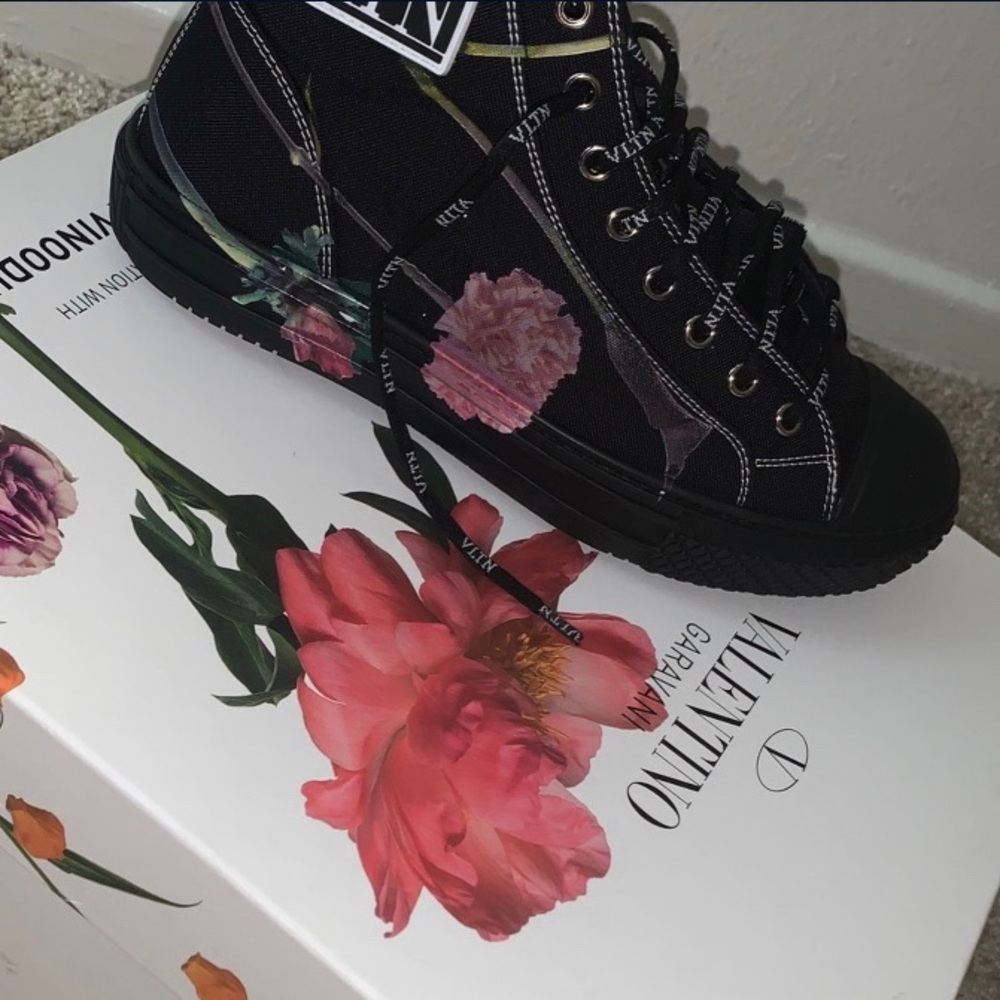 Authentic Valentino Garavani 38.5